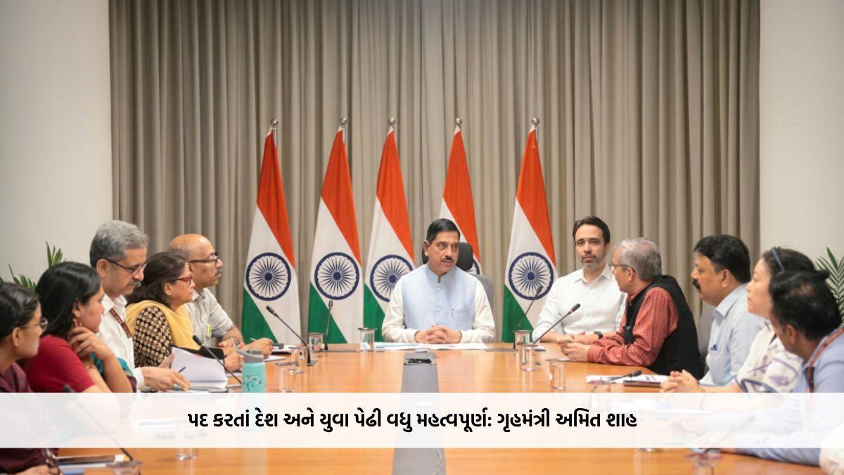 પ્રહલાદ જોશીએ સંભાળ્યો શિક્ષણ મંત્રાલયનો હવાલો, પ્રથમ દિવસે જ વરિષ્ઠ અધિકારીઓ સાથે કરી બેઠક