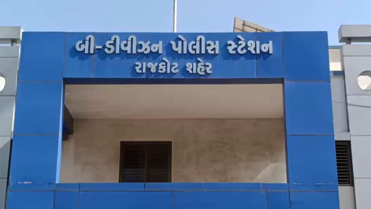 Rajkot crime: સગીરા સાથે દુષ્કર્મની ફરિયાદ, બે આરોપીની ધરપકડ